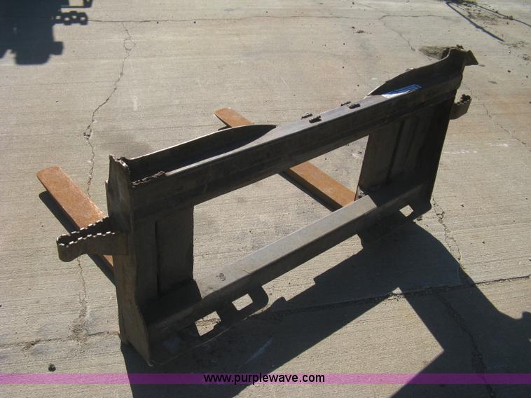 image for item M9101 Skid steer pallet fork attachment