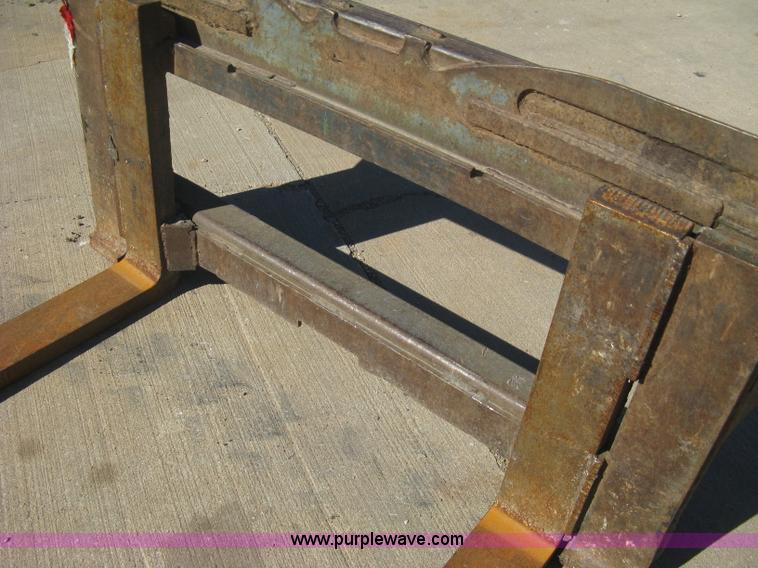image for item M9101 Skid steer pallet fork attachment