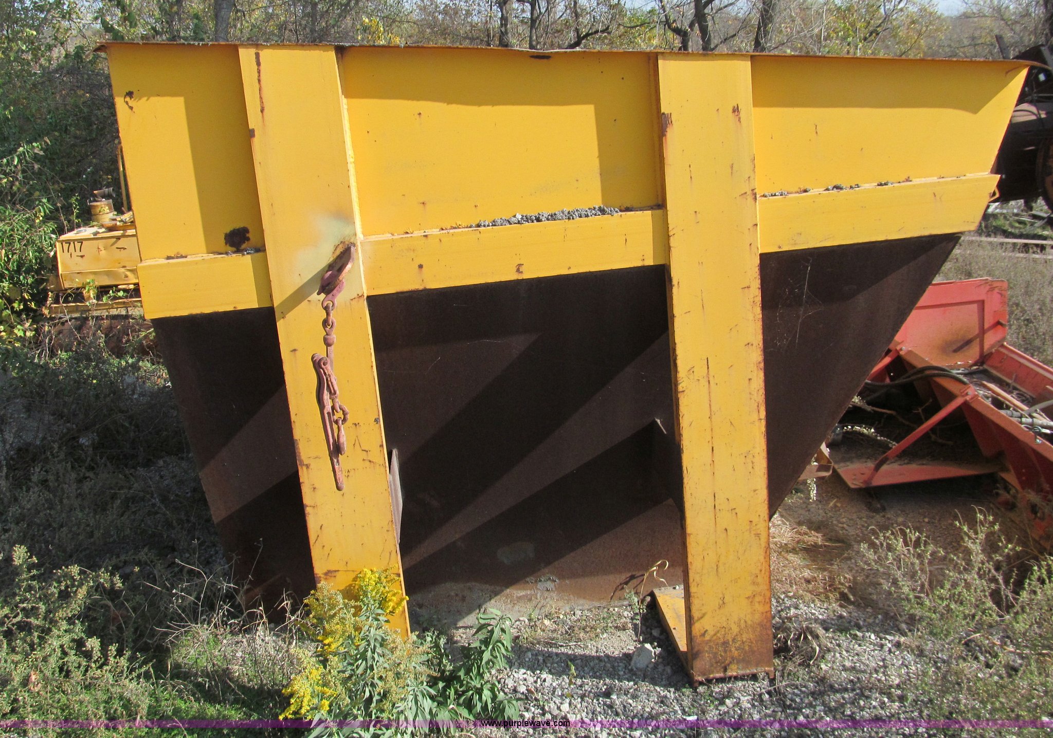 10 ton asphalt hopper in Kansas City, MO Item E5647 sold Purple Wave