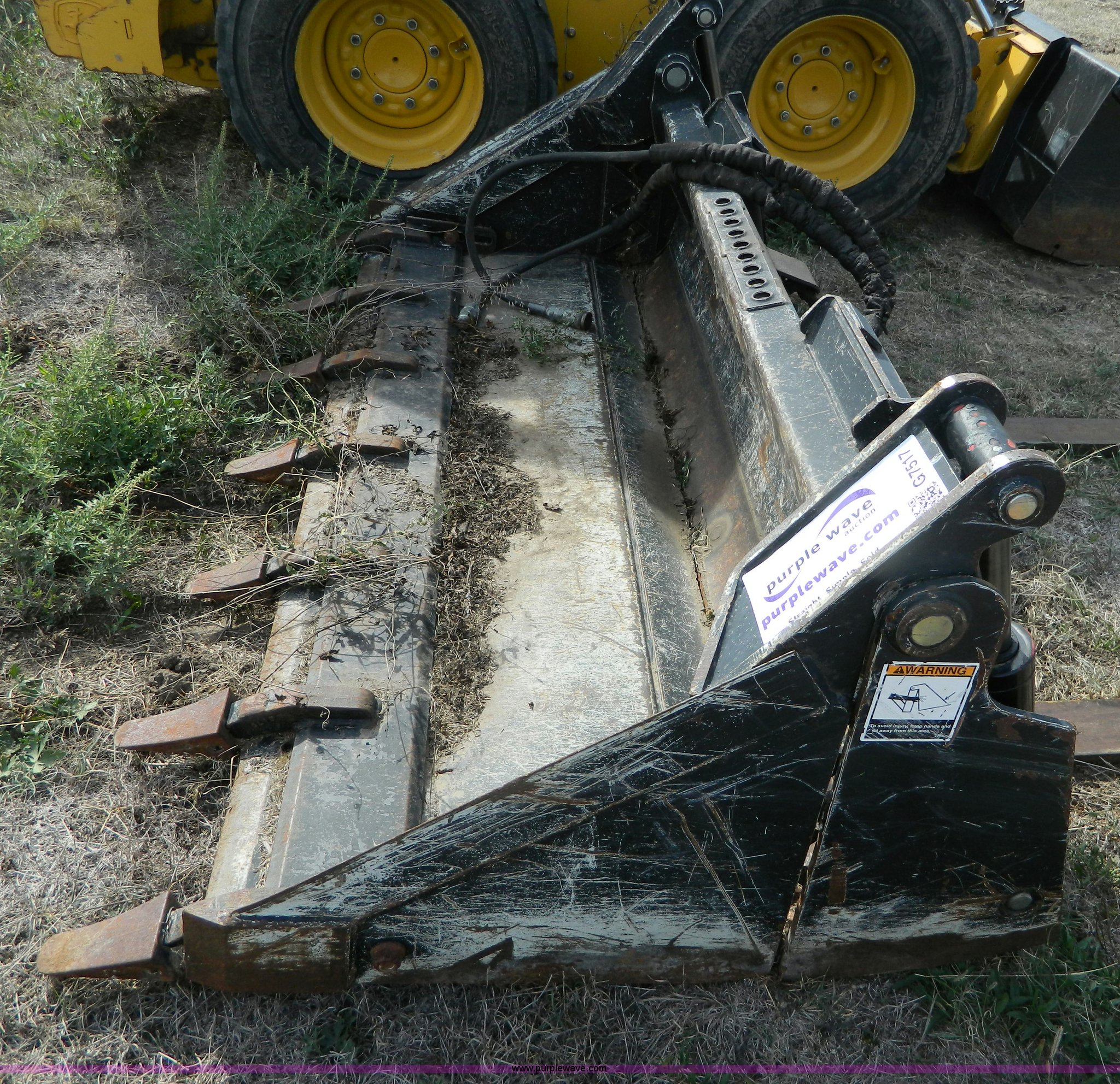 John Deere MP Pro 72" clam shell rock tooth skid steer bucket in Hays