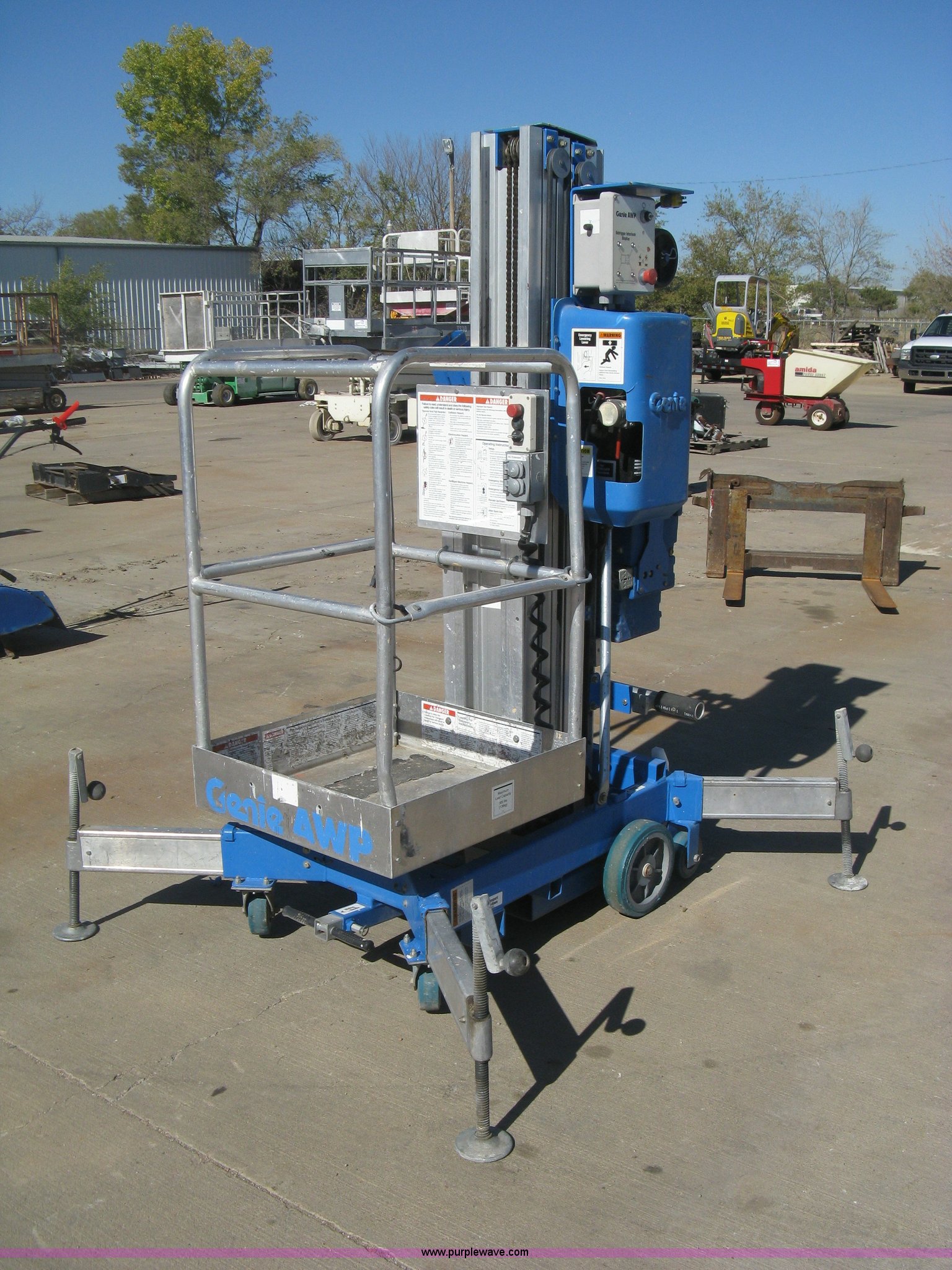 Genie AWP24 electric man lift in Wichita, KS Item M9100 sold