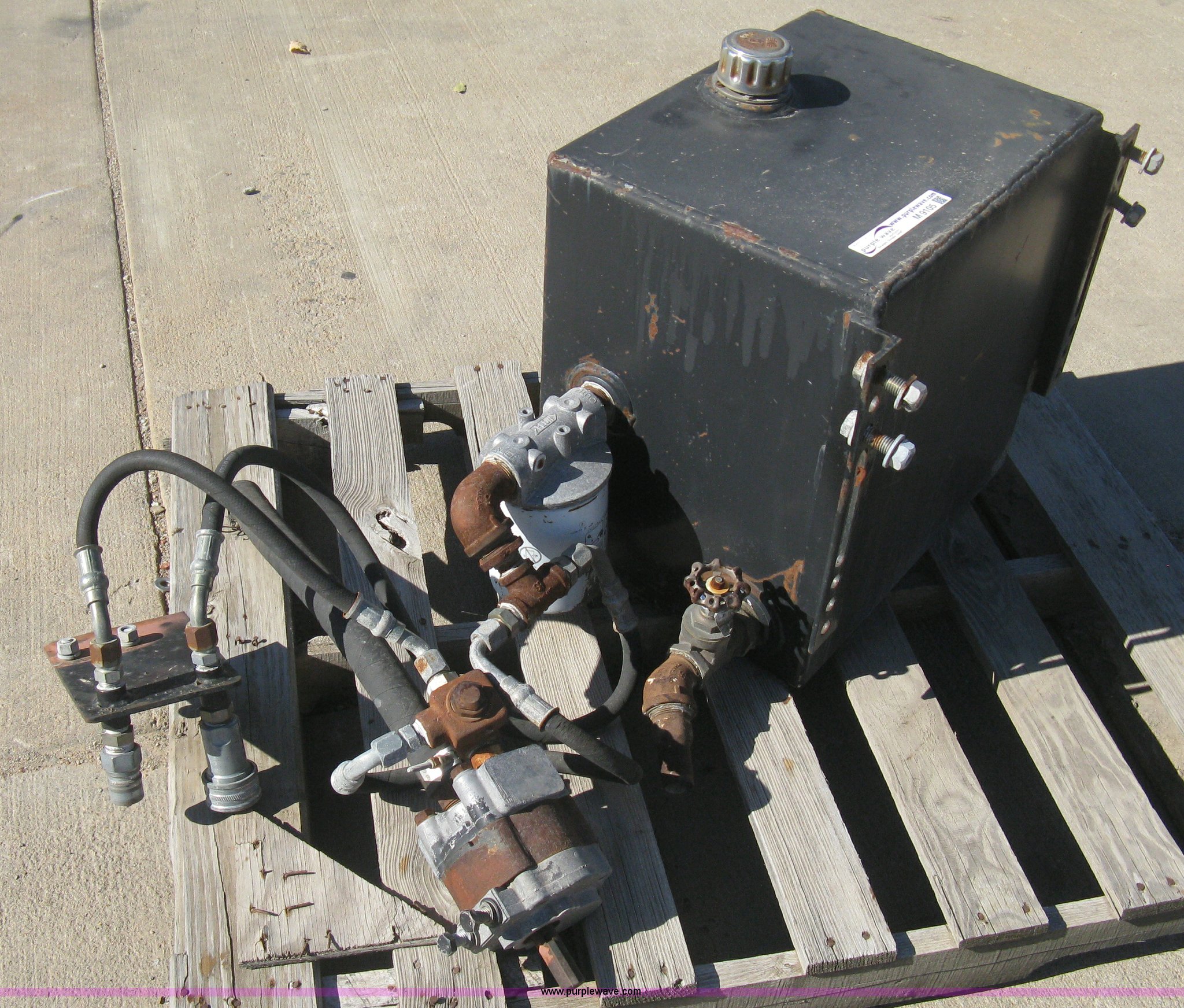 Hydraulic wet kit in Wichita, KS Item M9105 sold Purple Wave