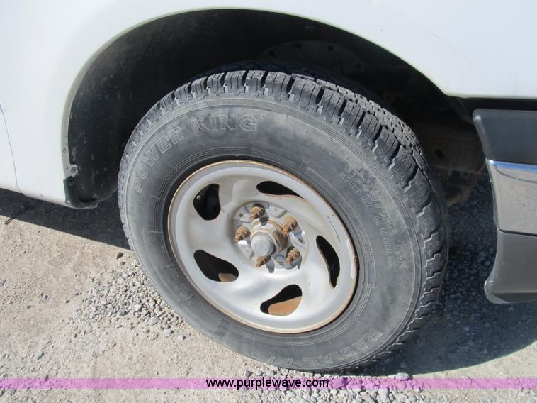 image for item B2914 2002 Ford F150 XLT SuperCab pickup truck