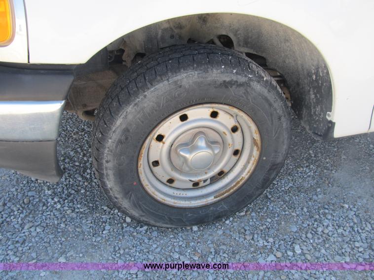 image for item B2914 2002 Ford F150 XLT SuperCab pickup truck