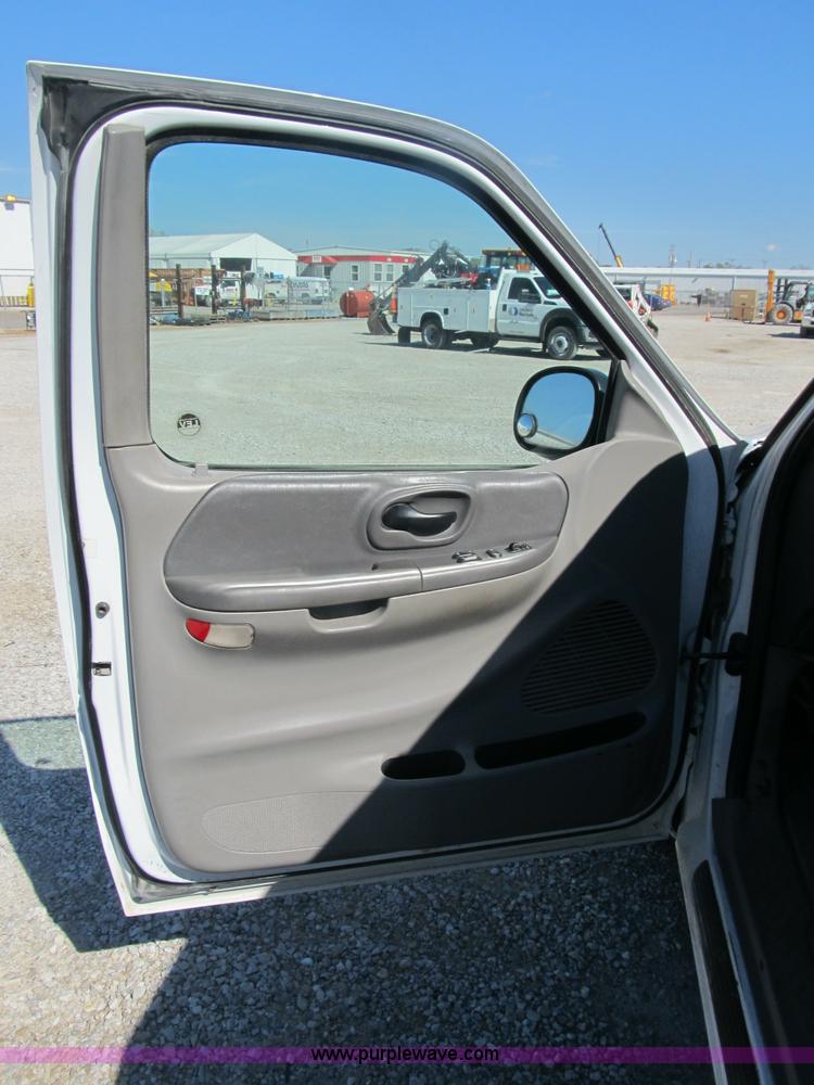 image for item B2914 2002 Ford F150 XLT SuperCab pickup truck