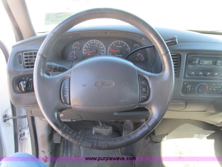 image for item B2914 2002 Ford F150 XLT SuperCab pickup truck