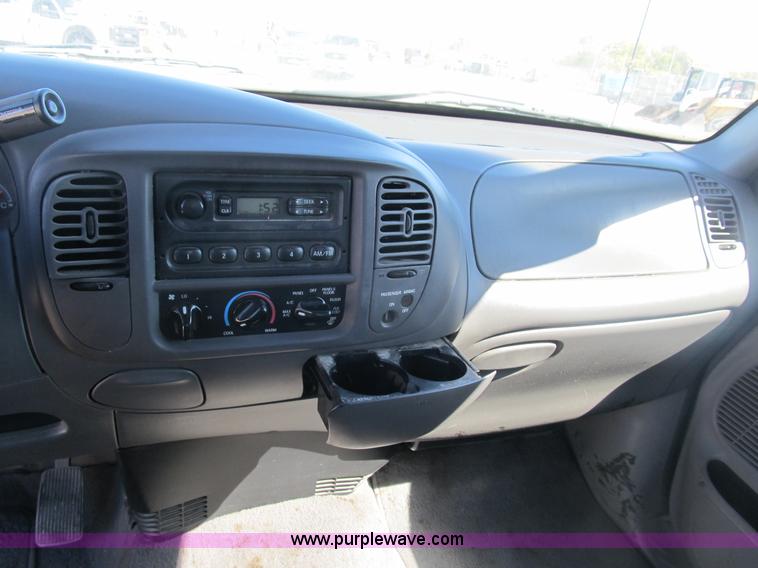 image for item B2914 2002 Ford F150 XLT SuperCab pickup truck