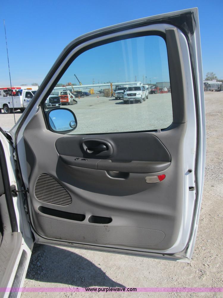 image for item B2914 2002 Ford F150 XLT SuperCab pickup truck