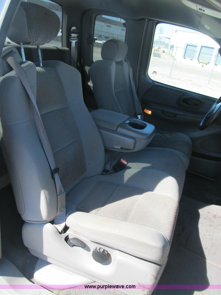 image for item B2914 2002 Ford F150 XLT SuperCab pickup truck