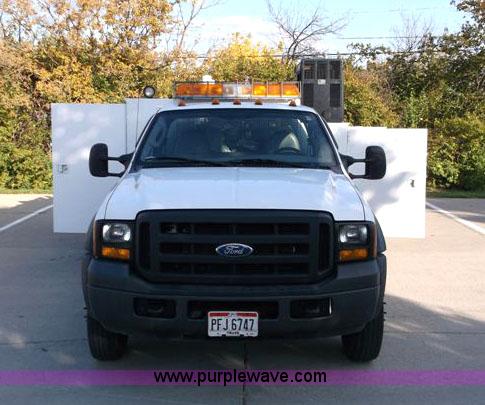 image for item C2932 2006 Ford F550 XL Super Duty service truck