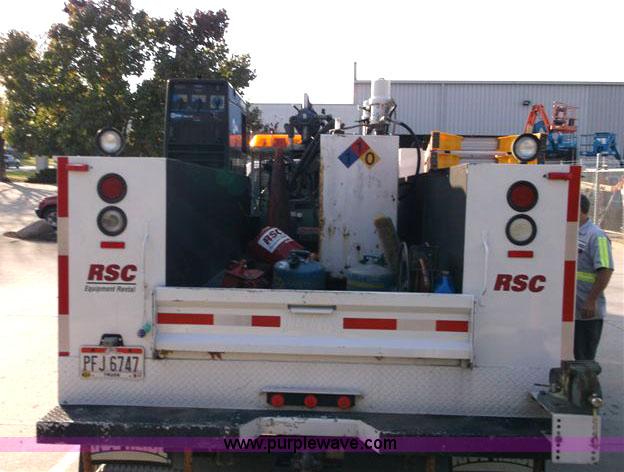 image for item C2932 2006 Ford F550 XL Super Duty service truck