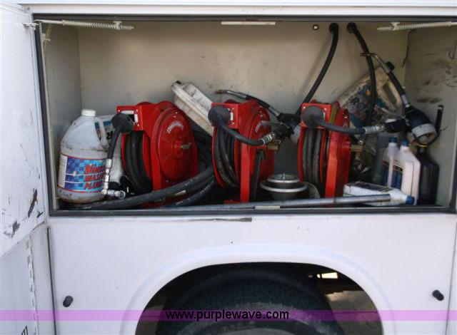 image for item C2932 2006 Ford F550 XL Super Duty service truck