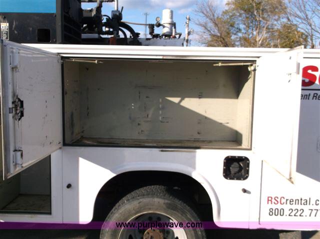 image for item C2932 2006 Ford F550 XL Super Duty service truck