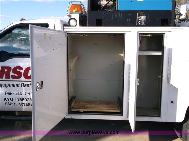image for item C2932 2006 Ford F550 XL Super Duty service truck