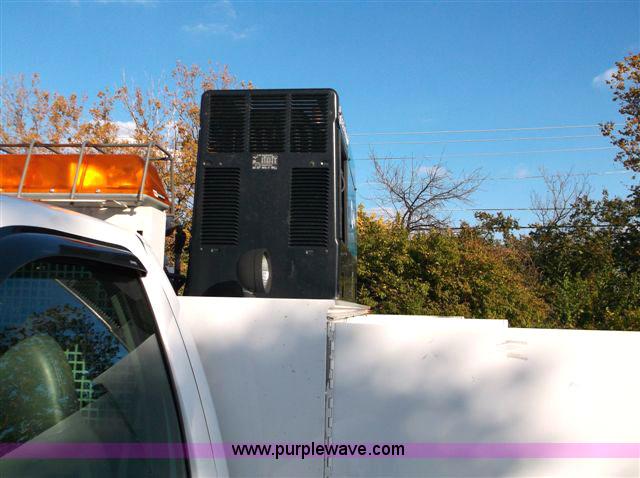 image for item C2932 2006 Ford F550 XL Super Duty service truck