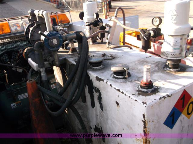 image for item C2932 2006 Ford F550 XL Super Duty service truck