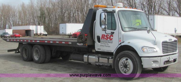 image for item C2935 2006 Freightliner M2 Business Class rollback truck