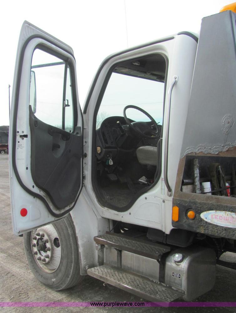 image for item C2935 2006 Freightliner M2 Business Class rollback truck