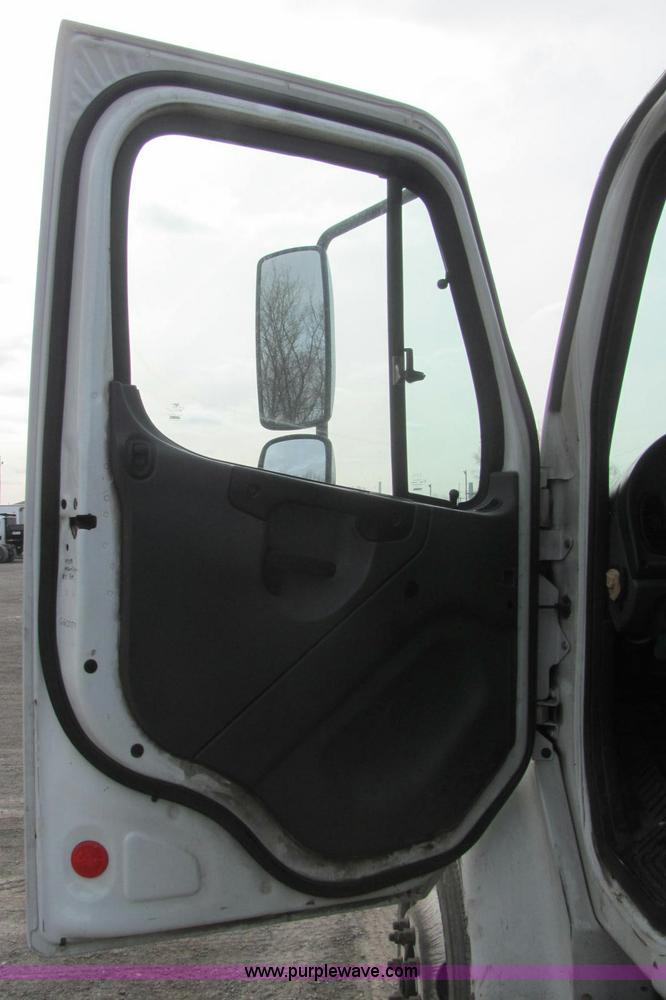 image for item C2935 2006 Freightliner M2 Business Class rollback truck