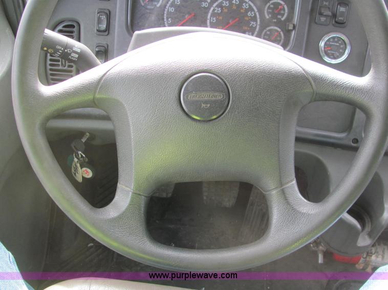 image for item C2935 2006 Freightliner M2 Business Class rollback truck