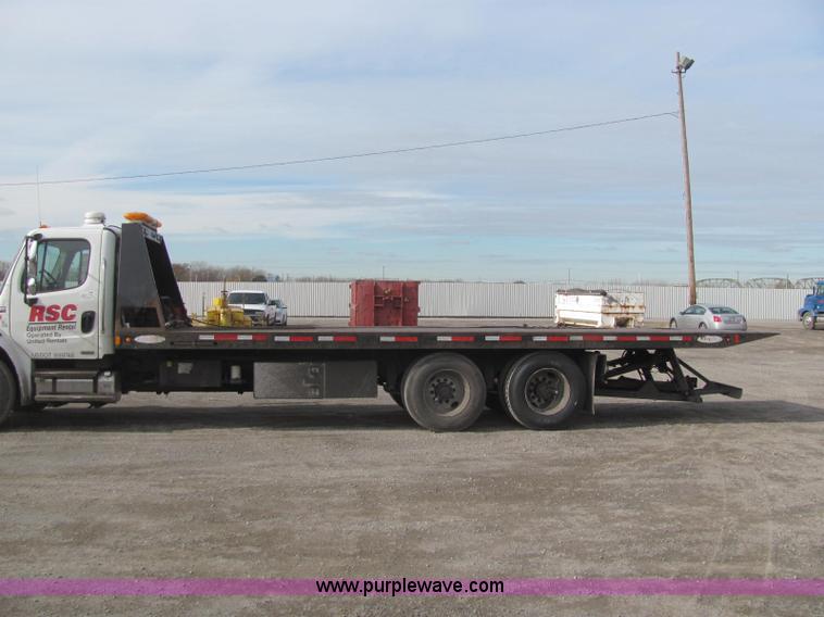 image for item C2935 2006 Freightliner M2 Business Class rollback truck