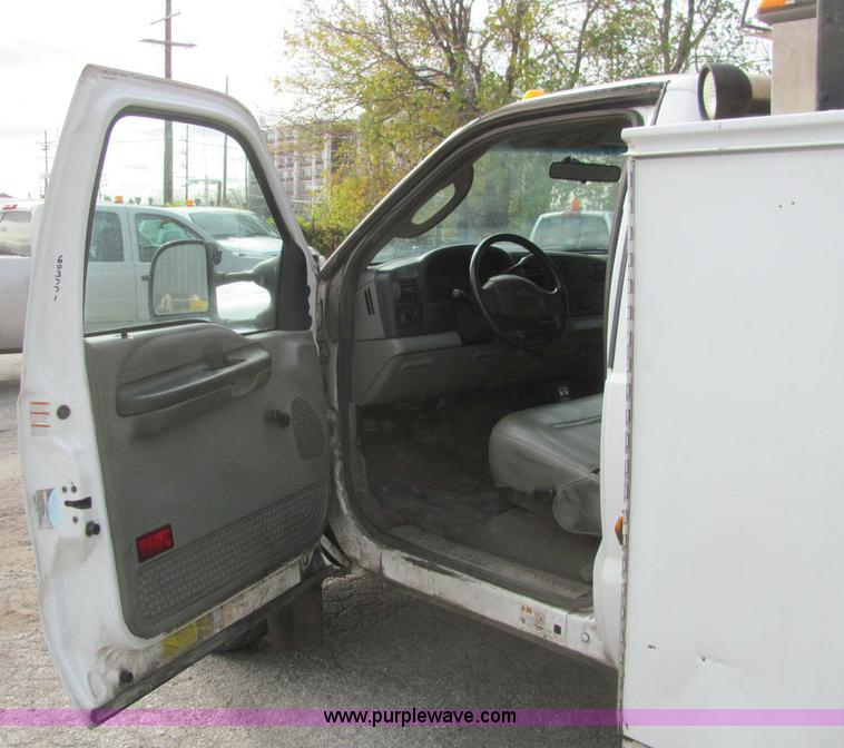 image for item C2936 2006 Ford F550 XL Super Duty service truck