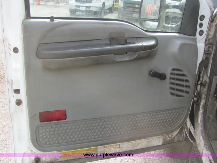 image for item C2936 2006 Ford F550 XL Super Duty service truck