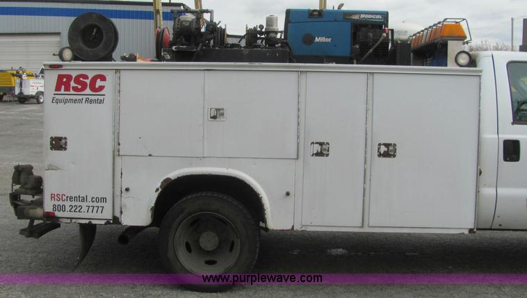 image for item C2936 2006 Ford F550 XL Super Duty service truck