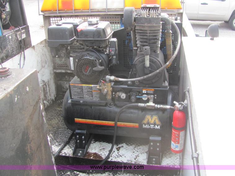 image for item C2936 2006 Ford F550 XL Super Duty service truck