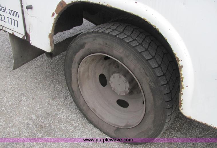 image for item C2936 2006 Ford F550 XL Super Duty service truck