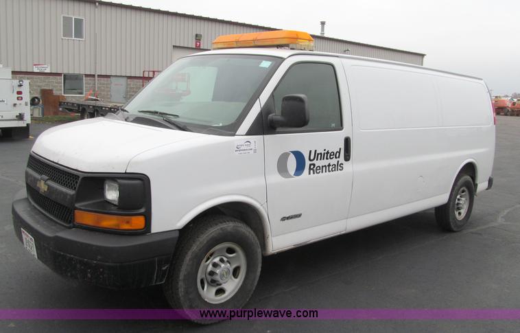 image for item F5548 2006 Chevrolet G2500 Express cargo van