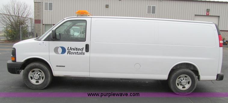 image for item F5548 2006 Chevrolet G2500 Express cargo van
