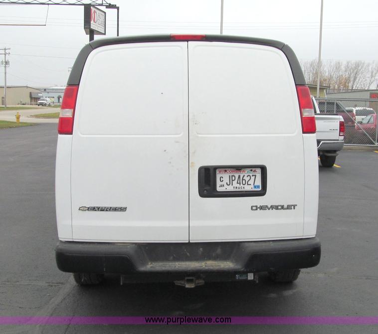 image for item F5548 2006 Chevrolet G2500 Express cargo van