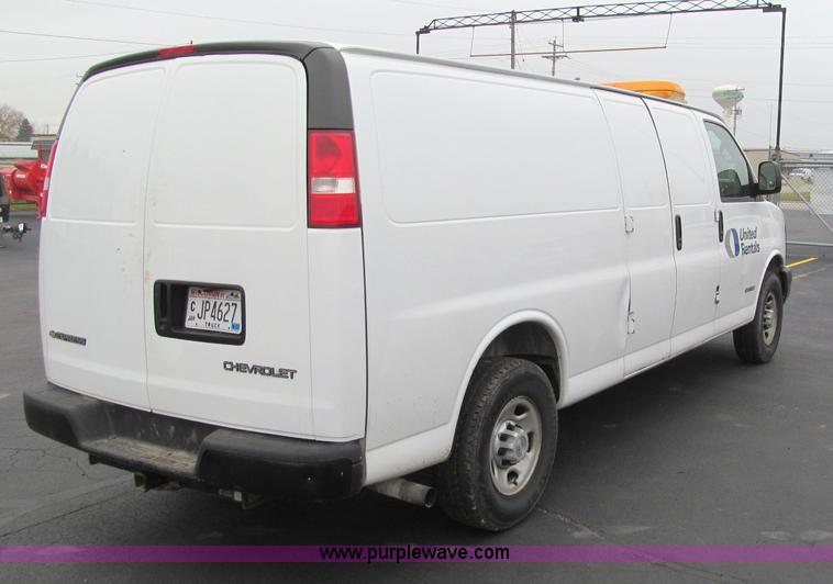 image for item F5548 2006 Chevrolet G2500 Express cargo van