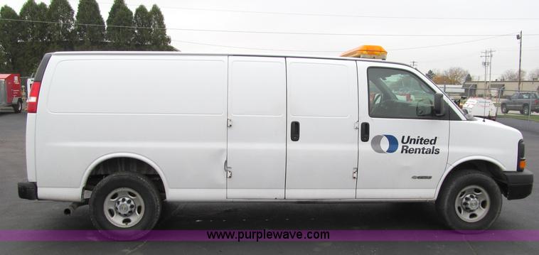 image for item F5548 2006 Chevrolet G2500 Express cargo van