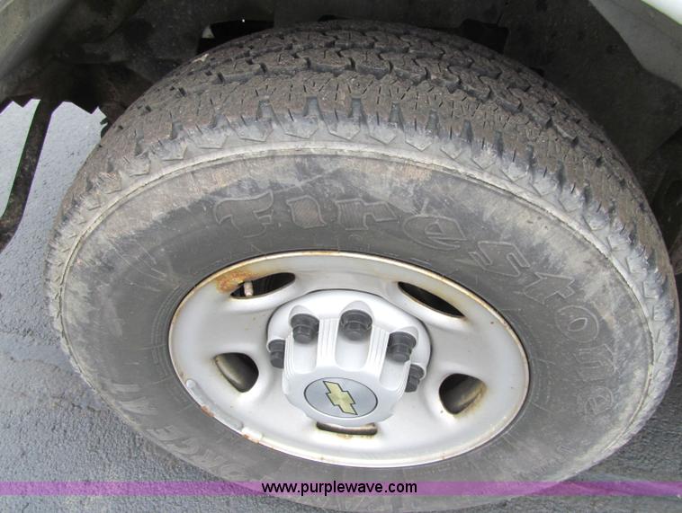 image for item F5548 2006 Chevrolet G2500 Express cargo van