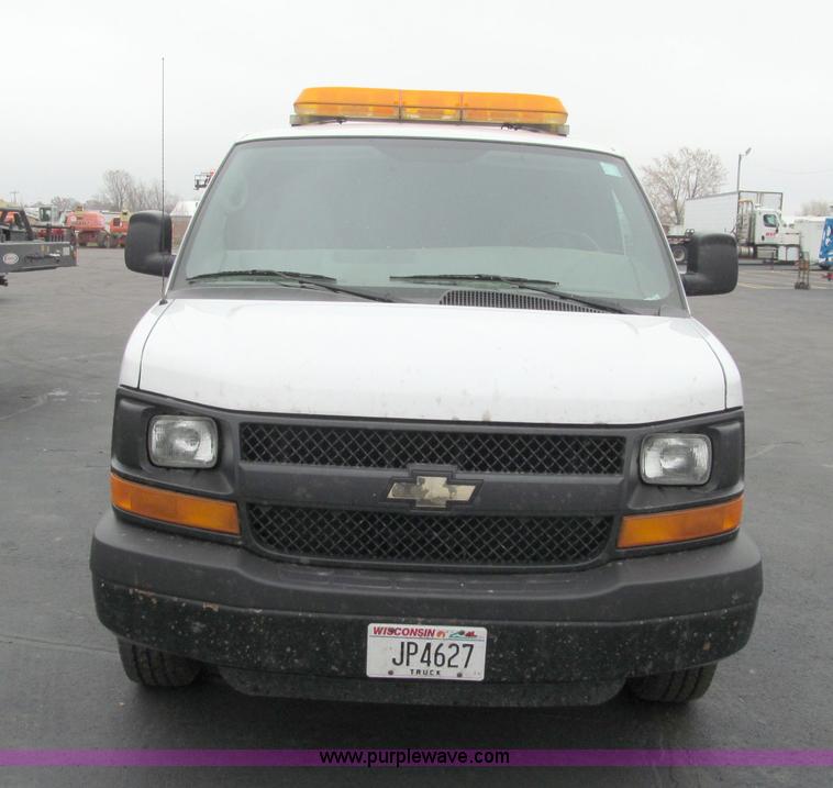 image for item F5548 2006 Chevrolet G2500 Express cargo van