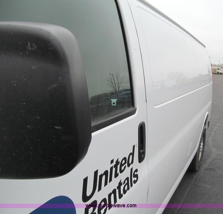 image for item F5548 2006 Chevrolet G2500 Express cargo van
