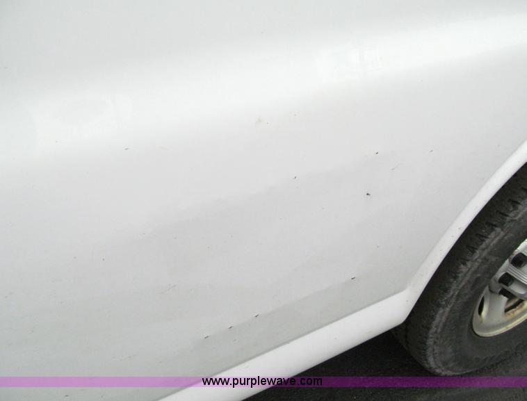 image for item F5548 2006 Chevrolet G2500 Express cargo van