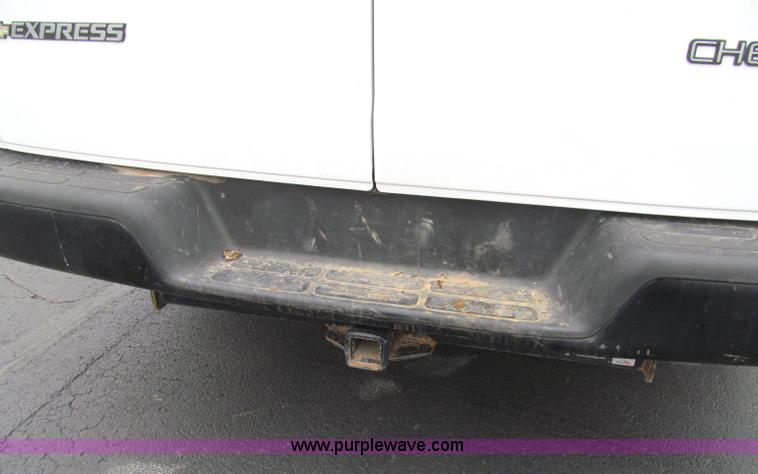 image for item F5548 2006 Chevrolet G2500 Express cargo van