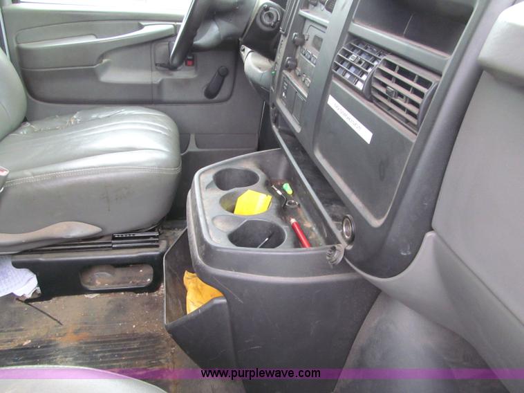 image for item F5548 2006 Chevrolet G2500 Express cargo van