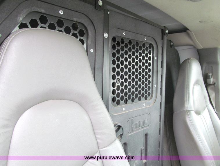 image for item F5548 2006 Chevrolet G2500 Express cargo van