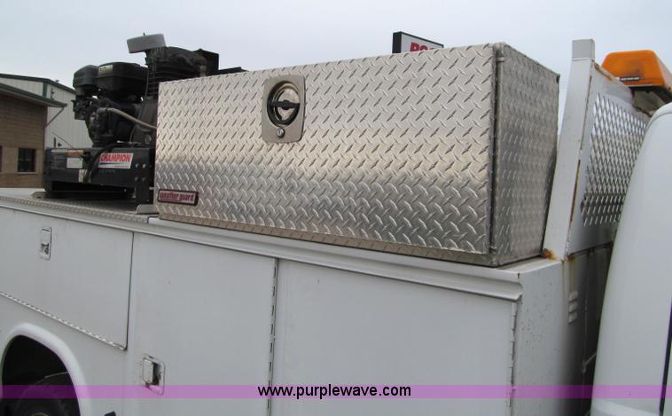 image for item F5549 2006 Ford F550 XL Super Duty service truck