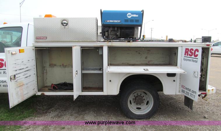 image for item F5549 2006 Ford F550 XL Super Duty service truck