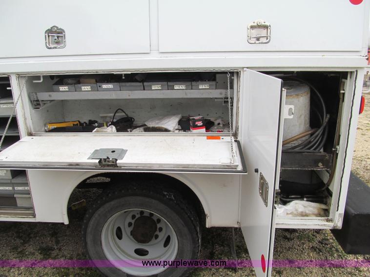 image for item F5550 2006 Ford F550 XL Super Duty service truck