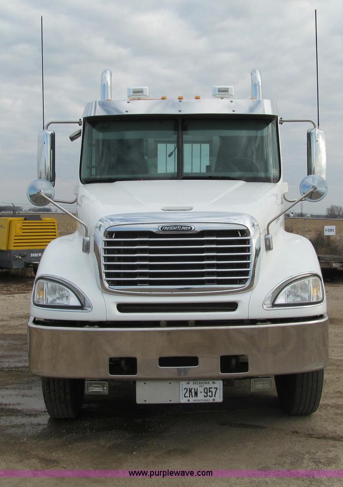 image for item F5553 2007 Freightliner Columbia CL120 semi truck