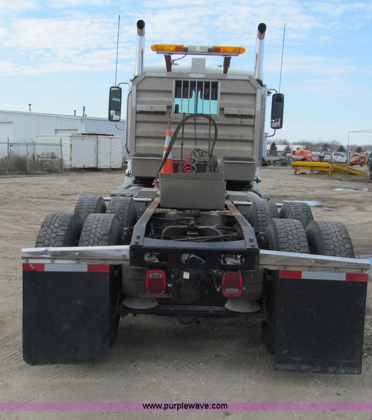 image for item F5553 2007 Freightliner Columbia CL120 semi truck