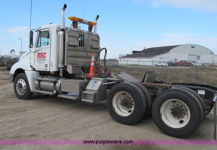 image for item F5553 2007 Freightliner Columbia CL120 semi truck