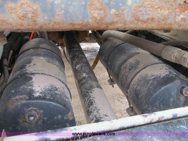 image for item F5553 2007 Freightliner Columbia CL120 semi truck