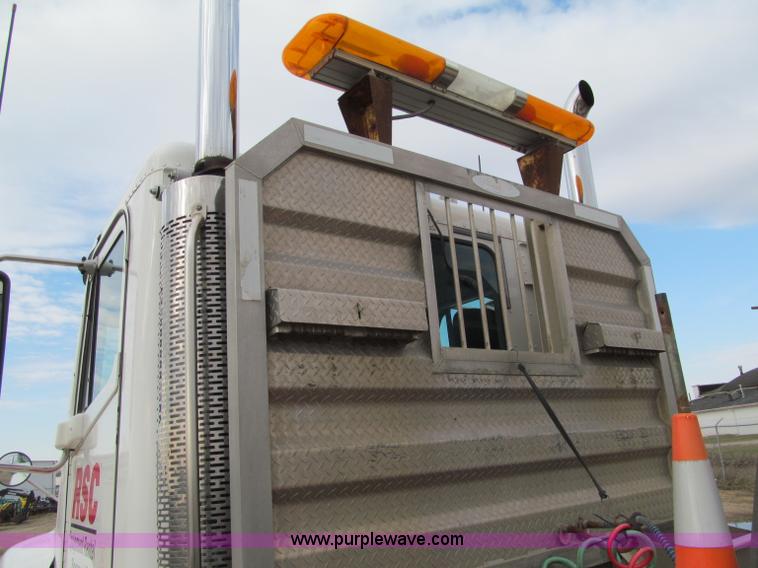 image for item F5553 2007 Freightliner Columbia CL120 semi truck